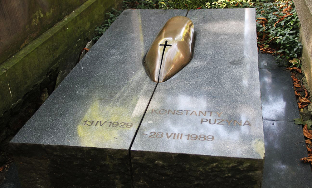 Кшиштоф М. Беднарский, надгробный памятник Константы Пузыны, Варшава, 1991-1992. Фото: Wikipedia